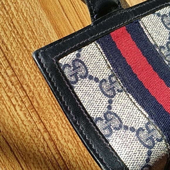 GUCCI ~WALLET - Picture 9 of 10